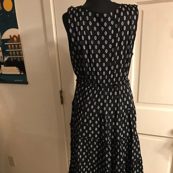 Black Tiered Dress Size 0X (10/12) - Picture 3 of 8